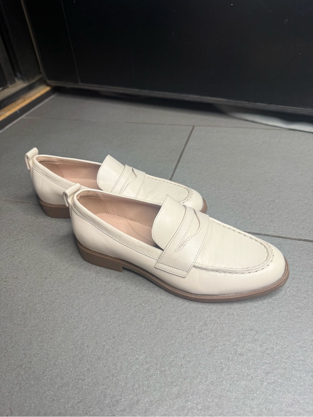 Cole Haan Stassi Penny Loafers Sandollar Cream Leather Size 5B Grand 360